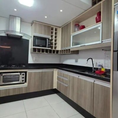 Casa com 135m², 3 quartos, 3 suítes, 2 garagens, no bairro Canasvieiras em Florianópolis