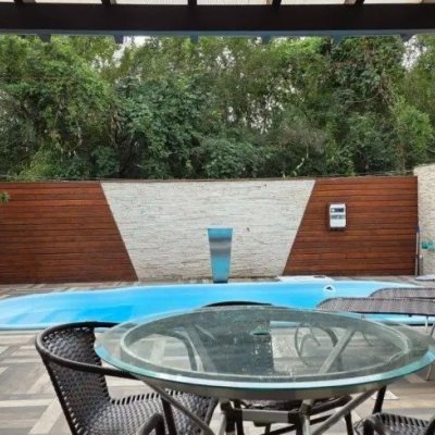 Casa com 135m², 3 quartos, 3 suítes, 2 garagens, no bairro Canasvieiras em Florianópolis