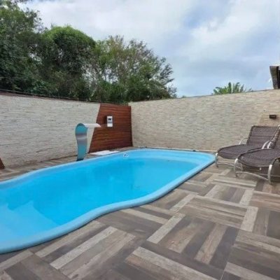 Casa com 135m², 3 quartos, 3 suítes, 2 garagens, no bairro Canasvieiras em Florianópolis