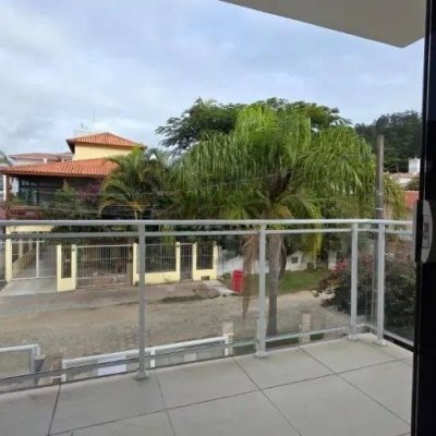 Casa com 135m², 3 quartos, 3 suítes, 2 garagens, no bairro Canasvieiras em Florianópolis