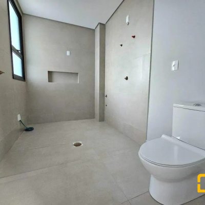 Casa em Condomínio com 320m², 4 quartos, 3 suítes, 4 garagens, no bairro Ratones em Florianópolis
