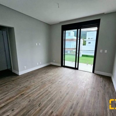 Casa em Condomínio com 320m², 4 quartos, 3 suítes, 4 garagens, no bairro Ratones em Florianópolis