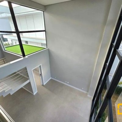 Casa em Condomínio com 320m², 4 quartos, 3 suítes, 4 garagens, no bairro Ratones em Florianópolis