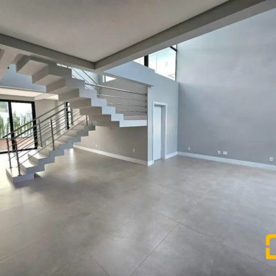 Casa em Condomínio com 320m², 4 quartos, 3 suítes, 4 garagens, no bairro Ratones em Florianópolis