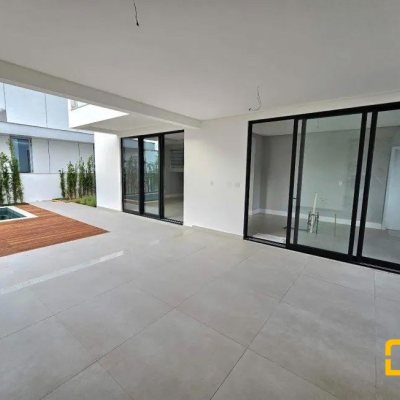 Casa em Condomínio com 320m², 4 quartos, 3 suítes, 4 garagens, no bairro Ratones em Florianópolis