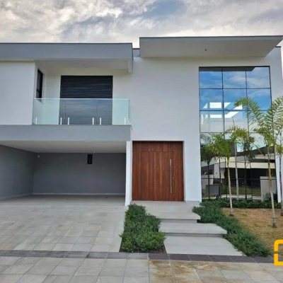 Casa em Condomínio com 320m², 4 quartos, 3 suítes, 4 garagens, no bairro Ratones em Florianópolis
