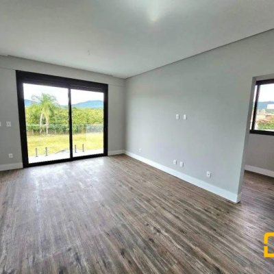 Casa em Condomínio com 320m², 4 quartos, 3 suítes, 4 garagens, no bairro Ratones em Florianópolis
