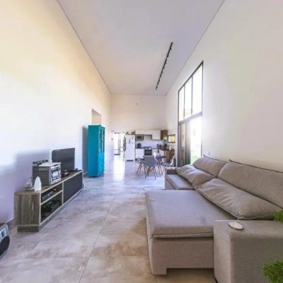 Casa em Condomínio com 150m², 4 quartos, 2 suítes, 3 garagens, no bairro São João do Rio Vermelho em Florianópolis