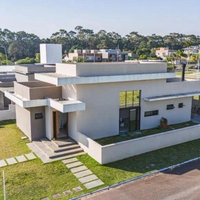Casa em Condomínio com 150m², 4 quartos, 2 suítes, 3 garagens, no bairro São João do Rio Vermelho em Florianópolis