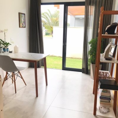 Casa em Condomínio com 150m², 4 quartos, 2 suítes, 3 garagens, no bairro São João do Rio Vermelho em Florianópolis