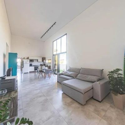 Casa em Condomínio com 150m², 4 quartos, 2 suítes, 3 garagens, no bairro São João do Rio Vermelho em Florianópolis