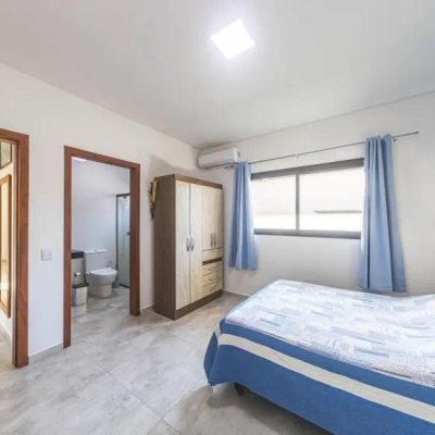 Casa em Condomínio com 150m², 4 quartos, 2 suítes, 3 garagens, no bairro São João do Rio Vermelho em Florianópolis