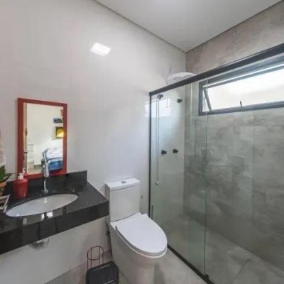Casa em Condomínio com 150m², 4 quartos, 2 suítes, 3 garagens, no bairro São João do Rio Vermelho em Florianópolis