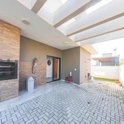 Casa em Condomínio com 150m², 4 quartos, 2 suítes, 3 garagens, no bairro São João do Rio Vermelho em Florianópolis