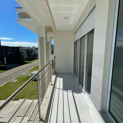 Casa em Condomínio com 197m², 4 quartos, 3 suítes, 4 garagens, no bairro São João do Rio Vermelho em Florianópolis