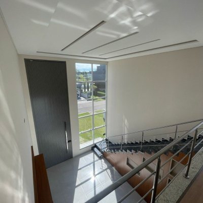 Casa em Condomínio com 197m², 4 quartos, 3 suítes, 4 garagens, no bairro São João do Rio Vermelho em Florianópolis