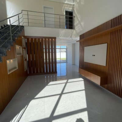 Casa em Condomínio com 197m², 4 quartos, 3 suítes, 4 garagens, no bairro São João do Rio Vermelho em Florianópolis