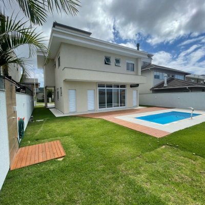 Casa em Condomínio com 197m², 4 quartos, 3 suítes, 4 garagens, no bairro São João do Rio Vermelho em Florianópolis