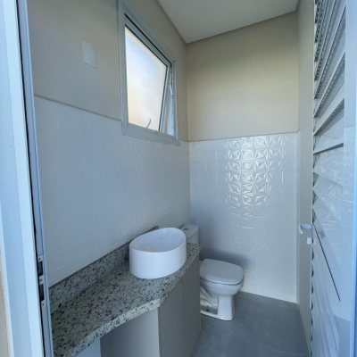 Casa em Condomínio com 197m², 4 quartos, 3 suítes, 4 garagens, no bairro São João do Rio Vermelho em Florianópolis