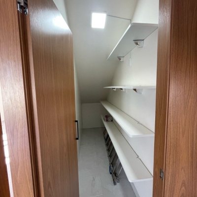 Casa em Condomínio com 197m², 4 quartos, 3 suítes, 4 garagens, no bairro São João do Rio Vermelho em Florianópolis