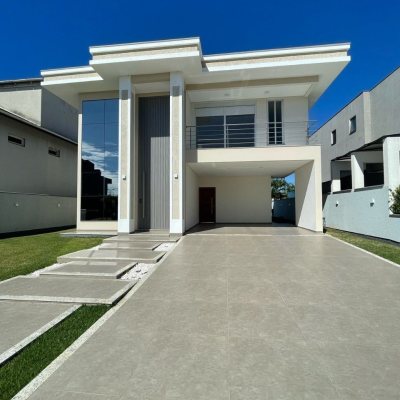 Casa em Condomínio com 197m², 4 quartos, 3 suítes, 4 garagens, no bairro São João do Rio Vermelho em Florianópolis