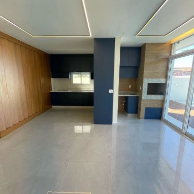 Casa em Condomínio com 197m², 4 quartos, 3 suítes, 4 garagens, no bairro São João do Rio Vermelho em Florianópolis