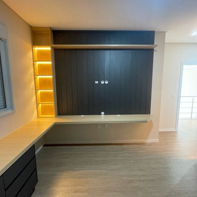 Casa em Condomínio com 197m², 4 quartos, 3 suítes, 4 garagens, no bairro São João do Rio Vermelho em Florianópolis