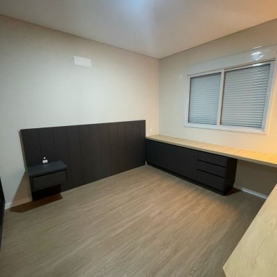 Casa em Condomínio com 197m², 4 quartos, 3 suítes, 4 garagens, no bairro São João do Rio Vermelho em Florianópolis