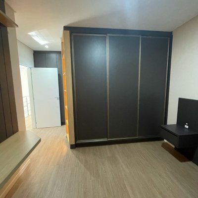 Casa em Condomínio com 197m², 4 quartos, 3 suítes, 4 garagens, no bairro São João do Rio Vermelho em Florianópolis