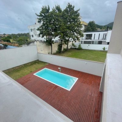 Casa em Condomínio com 291m², 3 quartos, 3 suítes, 2 garagens, no bairro Ingleses do RIo Vermelho em Florianópolis
