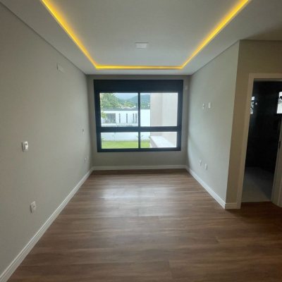 Casa em Condomínio com 291m², 3 quartos, 3 suítes, 2 garagens, no bairro Ingleses do RIo Vermelho em Florianópolis