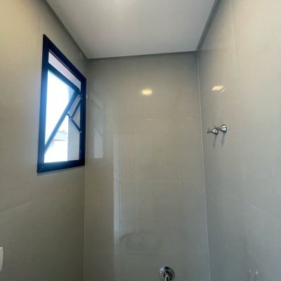 Casa em Condomínio com 291m², 3 quartos, 3 suítes, 2 garagens, no bairro Ingleses do RIo Vermelho em Florianópolis