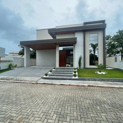 Casa em Condomínio com 291m², 3 quartos, 3 suítes, 2 garagens, no bairro Ingleses do RIo Vermelho em Florianópolis