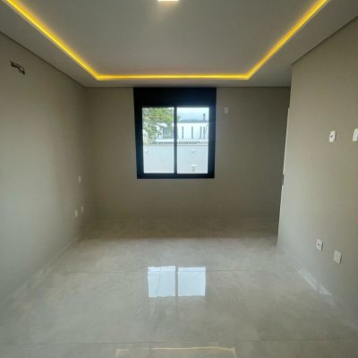 Casa em Condomínio com 291m², 3 quartos, 3 suítes, 2 garagens, no bairro Ingleses do RIo Vermelho em Florianópolis