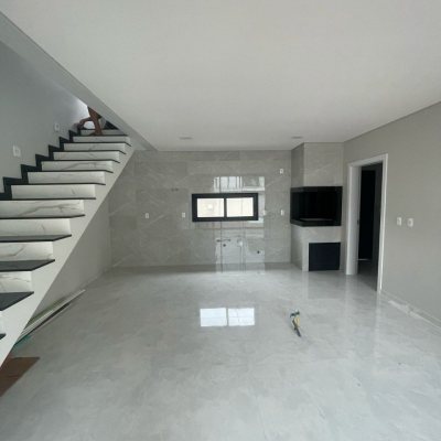 Casa em Condomínio com 291m², 3 quartos, 3 suítes, 2 garagens, no bairro Ingleses do RIo Vermelho em Florianópolis