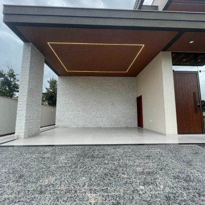 Casa em Condomínio com 291m², 3 quartos, 3 suítes, 2 garagens, no bairro Ingleses do RIo Vermelho em Florianópolis