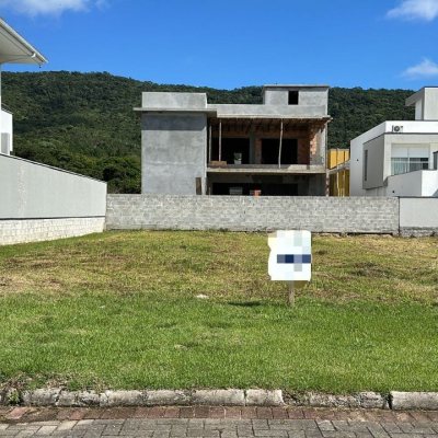Terreno Comercial/Residencial com 359m², no bairro Ratones em Florianópolis