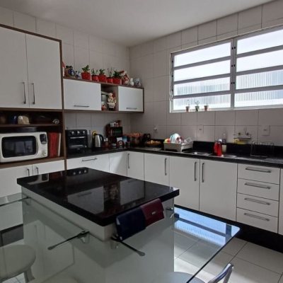 Apartamentos com 139m², 3 quartos, 1 suíte, 1 garagem, no bairro Centro em Florianópolis