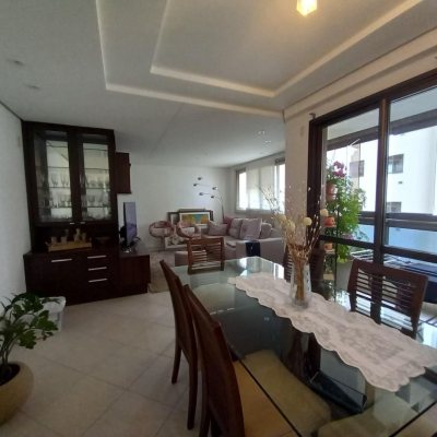 Apartamentos com 110m², 3 quartos, 1 suíte, 2 garagens, no bairro Centro em Florianópolis