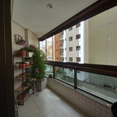 Apartamentos com 110m², 3 quartos, 1 suíte, 2 garagens, no bairro Centro em Florianópolis