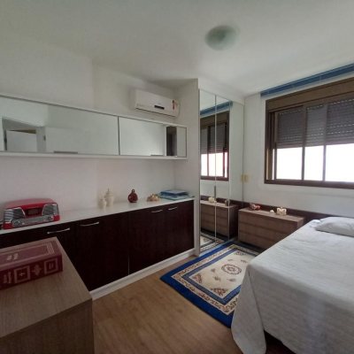 Apartamentos com 110m², 3 quartos, 1 suíte, 2 garagens, no bairro Centro em Florianópolis