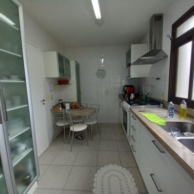 Apartamentos com 110m², 3 quartos, 1 suíte, 2 garagens, no bairro Centro em Florianópolis