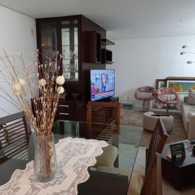 Apartamentos com 110m², 3 quartos, 1 suíte, 2 garagens, no bairro Centro em Florianópolis