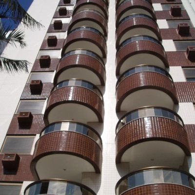 Apartamentos com 110m², 3 quartos, 1 suíte, 2 garagens, no bairro Centro em Florianópolis