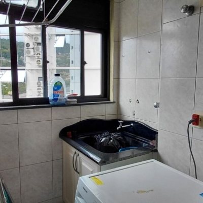 Apartamentos com 93m², 3 quartos, 1 suíte, 1 garagem, no bairro Centro em Florianópolis