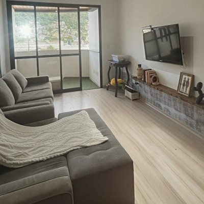 Apartamentos com 93m², 3 quartos, 1 suíte, 1 garagem, no bairro Centro em Florianópolis