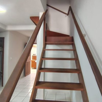 Sobrado Residencial com 85m², 2 quartos, 1 suíte, 1 garagem, no bairro Ingleses do Rio Vermelho em Florianópolis