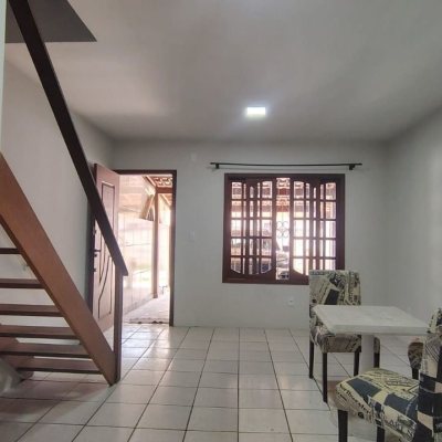 Sobrado Residencial com 85m², 2 quartos, 1 suíte, 1 garagem, no bairro Ingleses do Rio Vermelho em Florianópolis