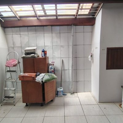 Sobrado Residencial com 85m², 2 quartos, 1 suíte, 1 garagem, no bairro Ingleses do Rio Vermelho em Florianópolis