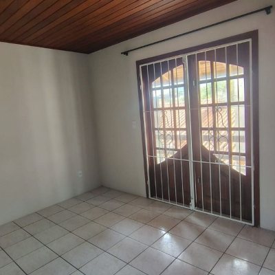 Sobrado Residencial com 85m², 2 quartos, 1 suíte, 1 garagem, no bairro Ingleses do Rio Vermelho em Florianópolis